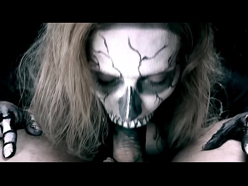 ❤️ ʻO ke kaikamahine daimonio e omo ana i ka moa me kona waha ʻeleʻele a me ka ʻai ʻana. ☑ Fucking video ma haw.pornhdvideos.ru ️❤